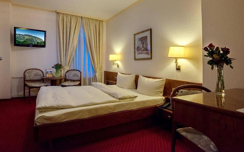 Am Kochbrunnen Hotel Wiesbaden
